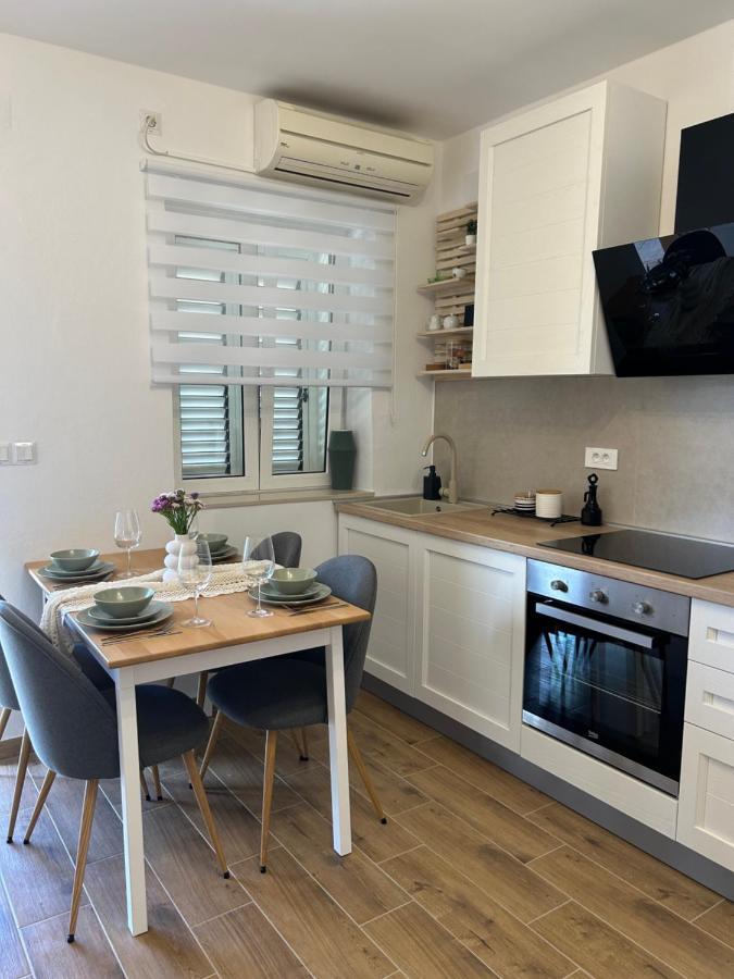 Zio Nino Apartment Sutomiscica Екстериор снимка